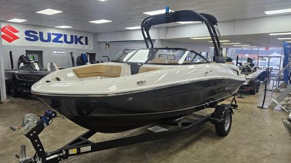 Bayliner VR5 Bowrider I/O 