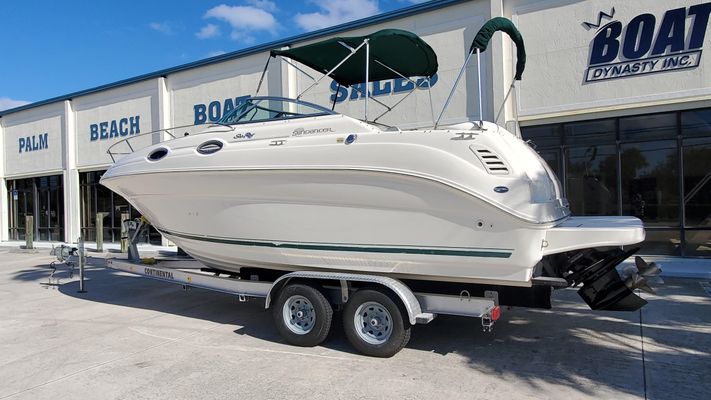 Sea Ray 240 Sundancer - main image