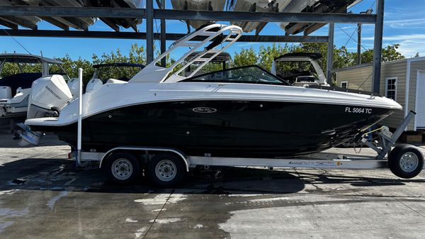 Sea Ray SDX 250 Outboard