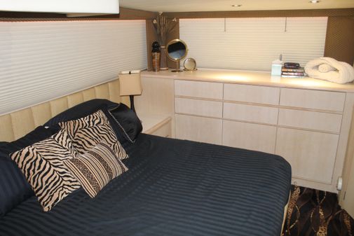 Hatteras 67 Cockpit Motor Yacht image