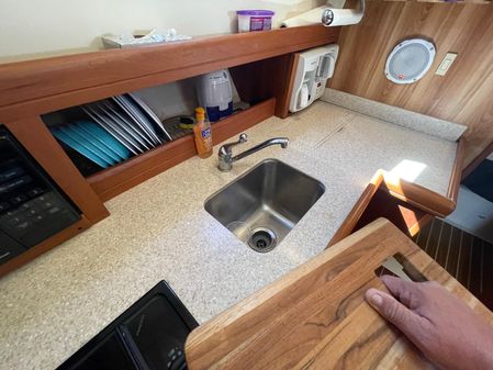 Mainship 34 PILOT HARD ENCLOSURE RUM RUNNER image