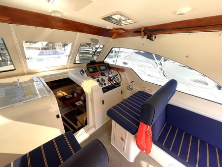 Mainship 34 PILOT HARD ENCLOSURE RUM RUNNER image