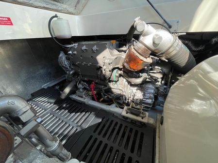 Mainship 34 PILOT HARD ENCLOSURE RUM RUNNER image