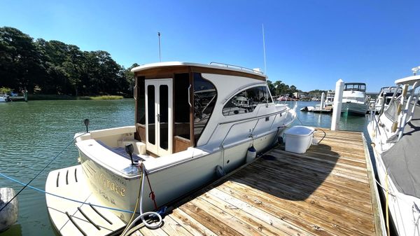 Mainship 34 PILOT HARD ENCLOSURE RUM RUNNER 