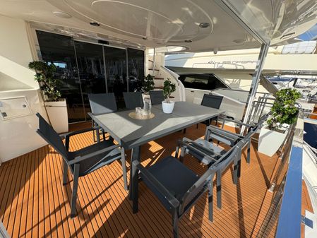 Sunseeker 90 Yacht image