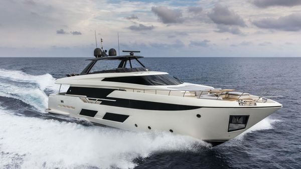 Ferretti Yachts 920 