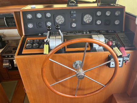 Hi-Star Cockpit Motor yacht image