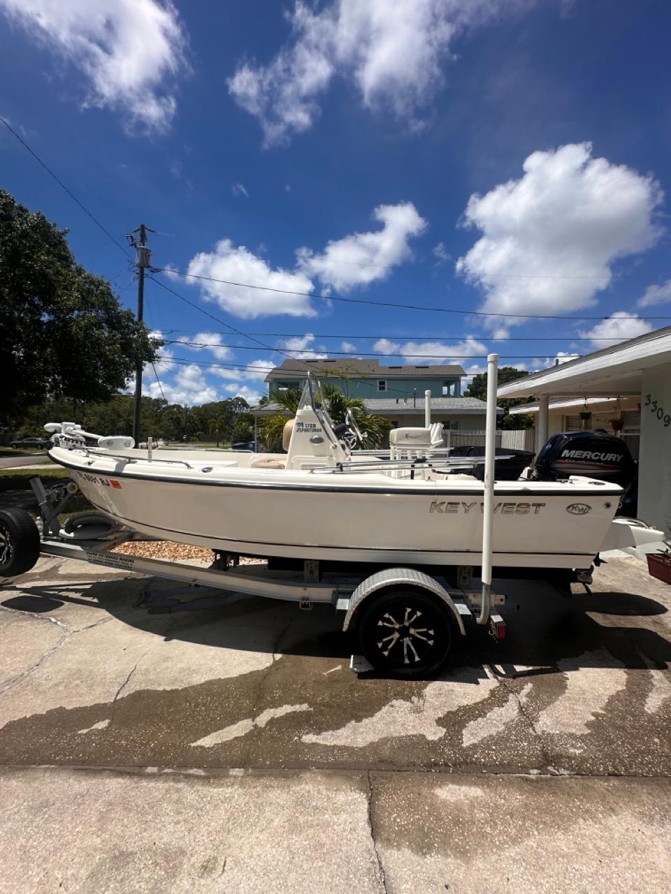 2017 Key West 1720 center console