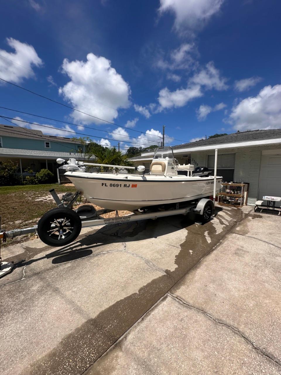 2017 Key West 1720 center console