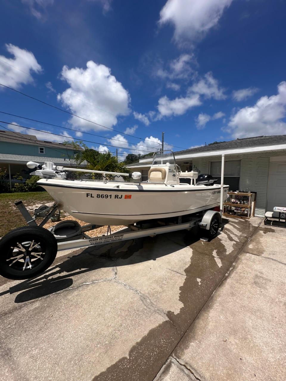 2017 Key West 1720 center console