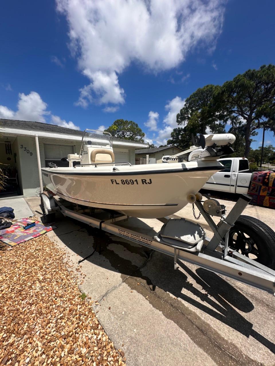 2017 Key West 1720 center console