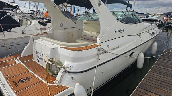 Cruisers Yachts 300