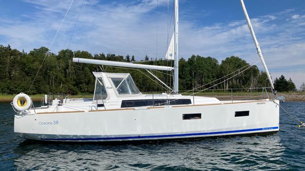 Beneteau Oceanis 38