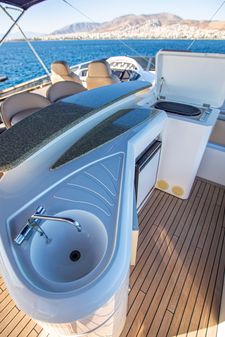 Sunseeker 82 Yacht image