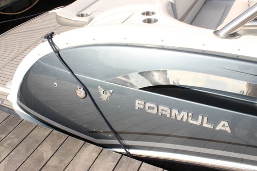 Formula 350 Crossover Bowrider image