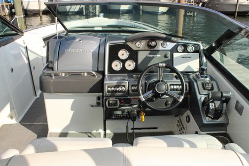 Formula 350 Crossover Bowrider image