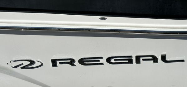 Regal 28 Express image