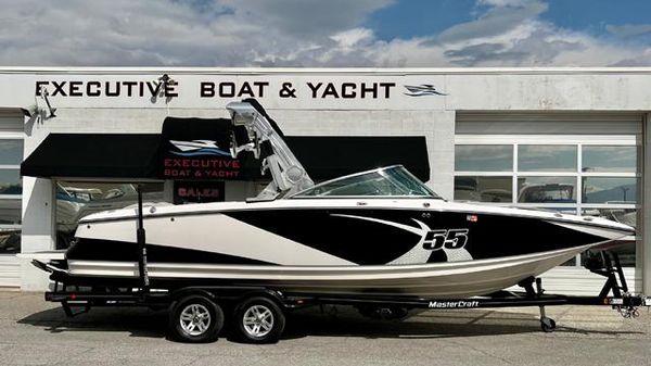 MasterCraft X55 Bowrider