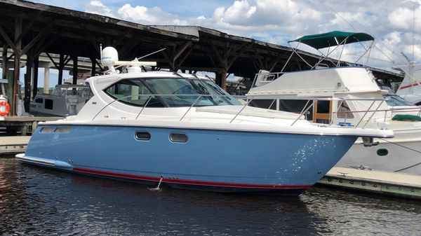 Tiara Yachts 3500 Sovran 