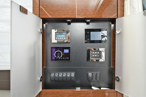 Prestige 590 flybridge image