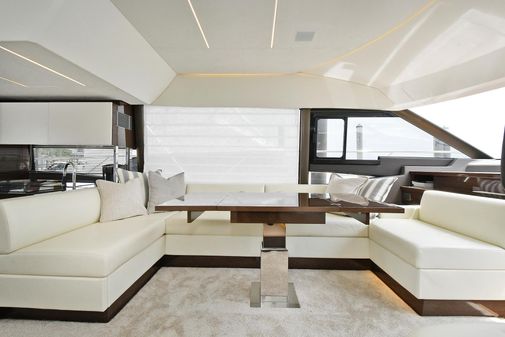 Prestige 590 flybridge image