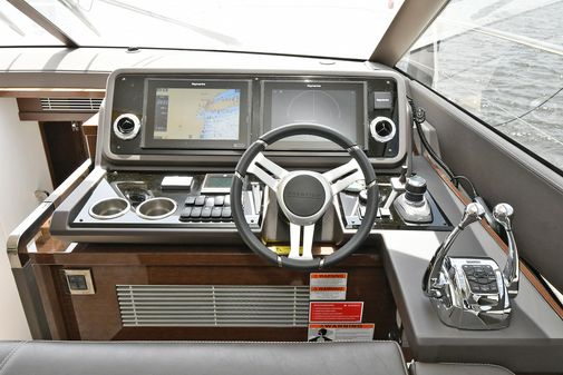 Prestige 590 flybridge image