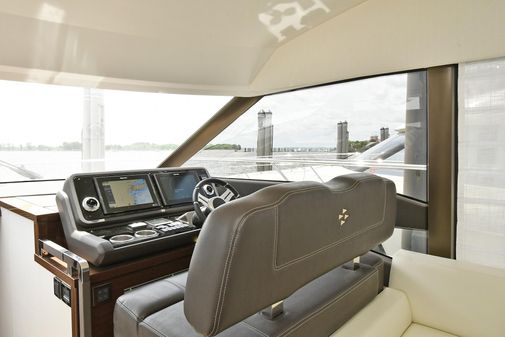 Prestige 590 flybridge image