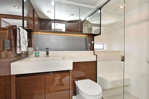 Prestige 590 flybridge image