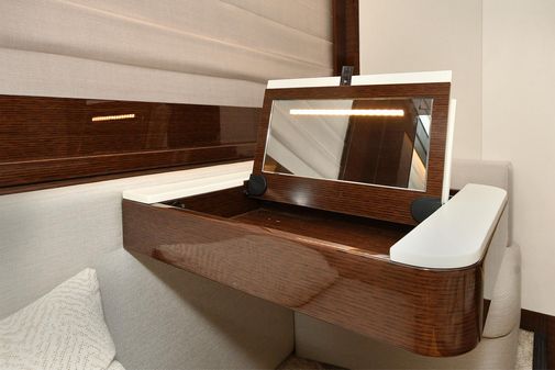 Prestige 590 flybridge image