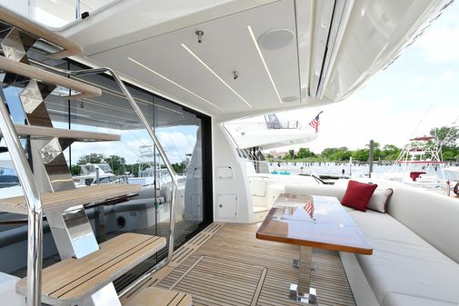 Prestige 590 flybridge image