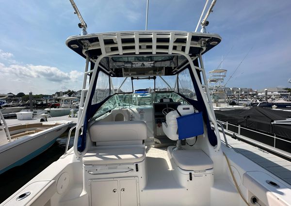 Robalo R305 Walkaround image