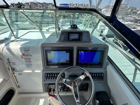 Robalo R305 Walkaround image