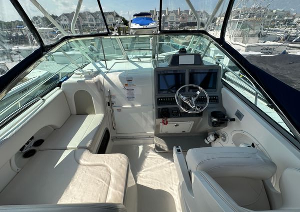 Robalo R305 Walkaround image