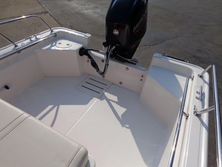 Boston-whaler 150-MONTAUK image