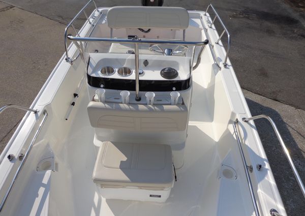 Boston-whaler 150-MONTAUK image