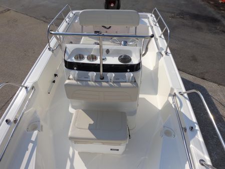 Boston-whaler 150-MONTAUK image