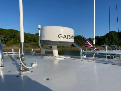 Regulator 32 Center Console image