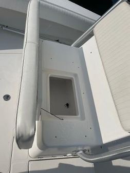 Regulator 32 Center Console image