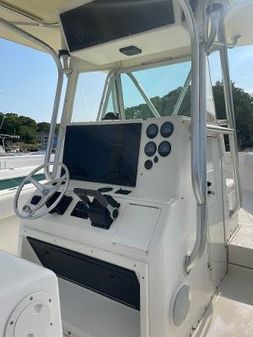 Regulator 32 Center Console image