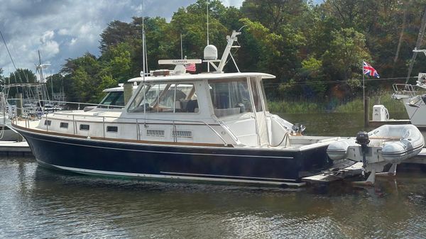 Grand Banks Eastbay 43