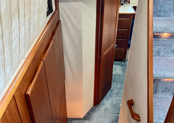 Carver 370-AFT-CABIN-MOTORYACHT image