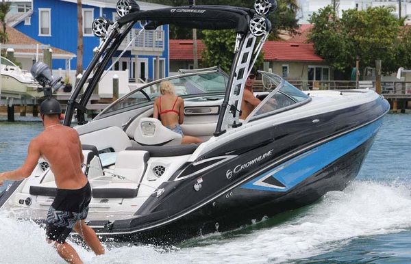 2025 Crownline 270 SS SURF