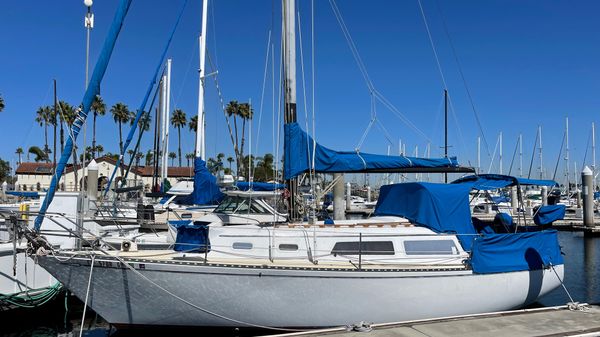 Islander Bahama 30