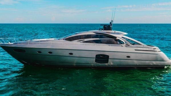 Pershing 70 