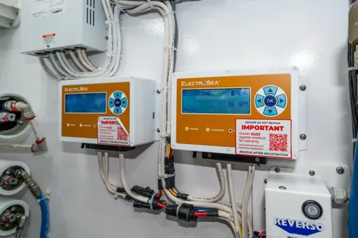 Viking 90 Convertible image