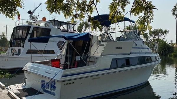 Carver Mariner 3297