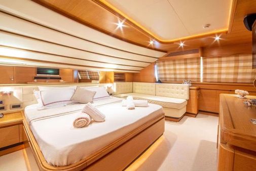 Ferretti Yachts Customline 97 image