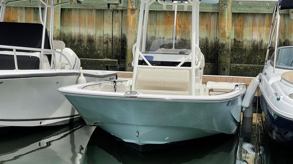 Boston Whaler 210 Montauk