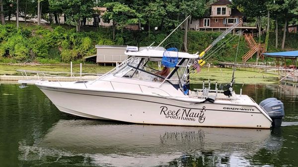 Grady-White 330 Express