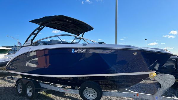 Yamaha Boats 252SD